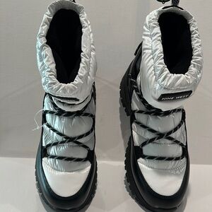 NWT Nine West Fully Lined Black & White Boots with Traction Soles. Size 9